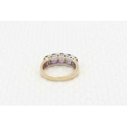 Gouden ring met amethist en diamant.Maat: 17.5.Nr: 2020/137.