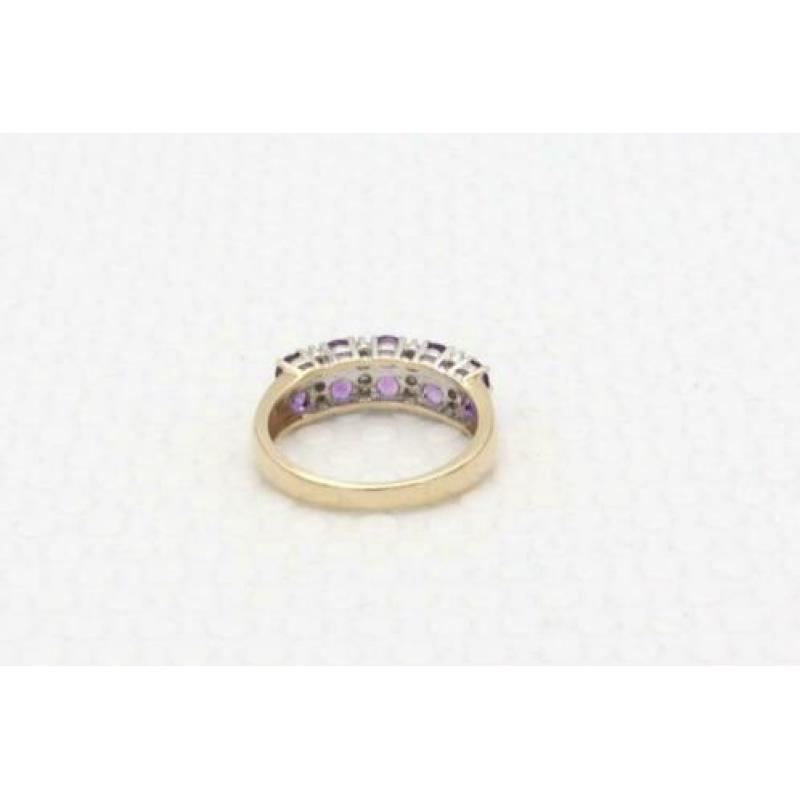 Gouden ring met amethist en diamant.Maat: 17.5.Nr: 2020/137.