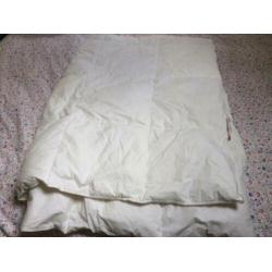 Complete bedset, 2 dekbedden en 2 overtrekken, kussen gratis