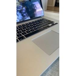 Apple MacBook Pro 15 Inch Mid 2015/ 512GB/ 2.5GHz i7 Met Bon