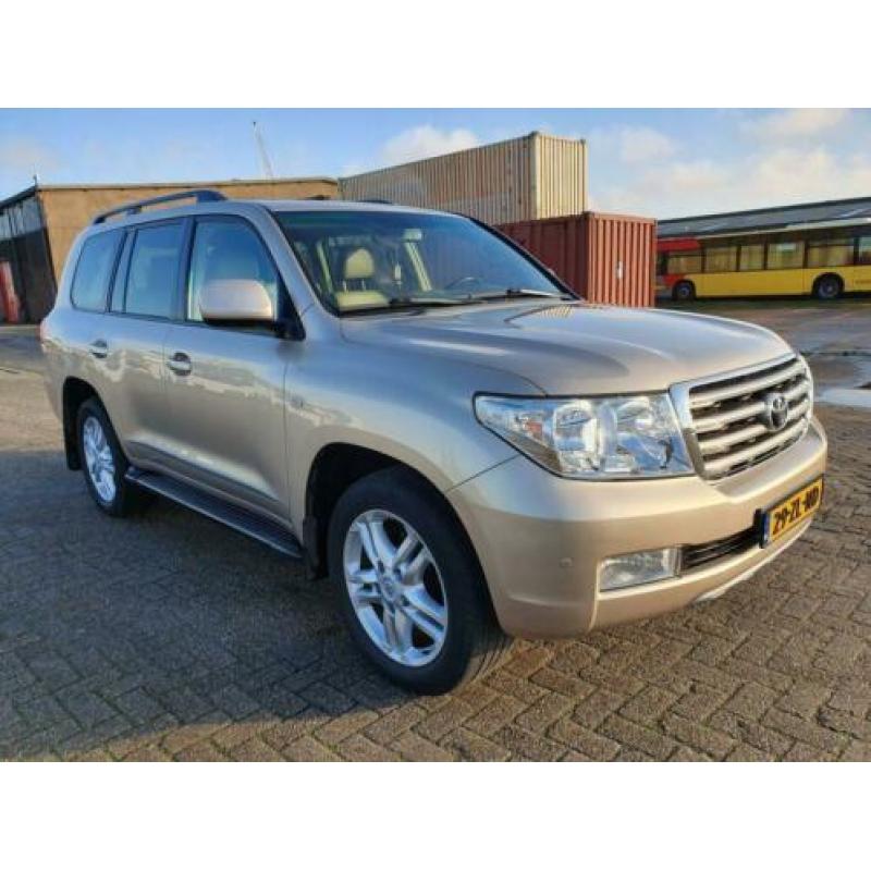 Toyota LAND CRUISER (200 SERIES) V8 4.5 D-4D Autom. 7p