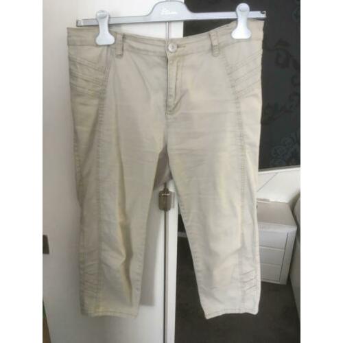 Beige. Broek. Driekwart. Beige. Maat 42.