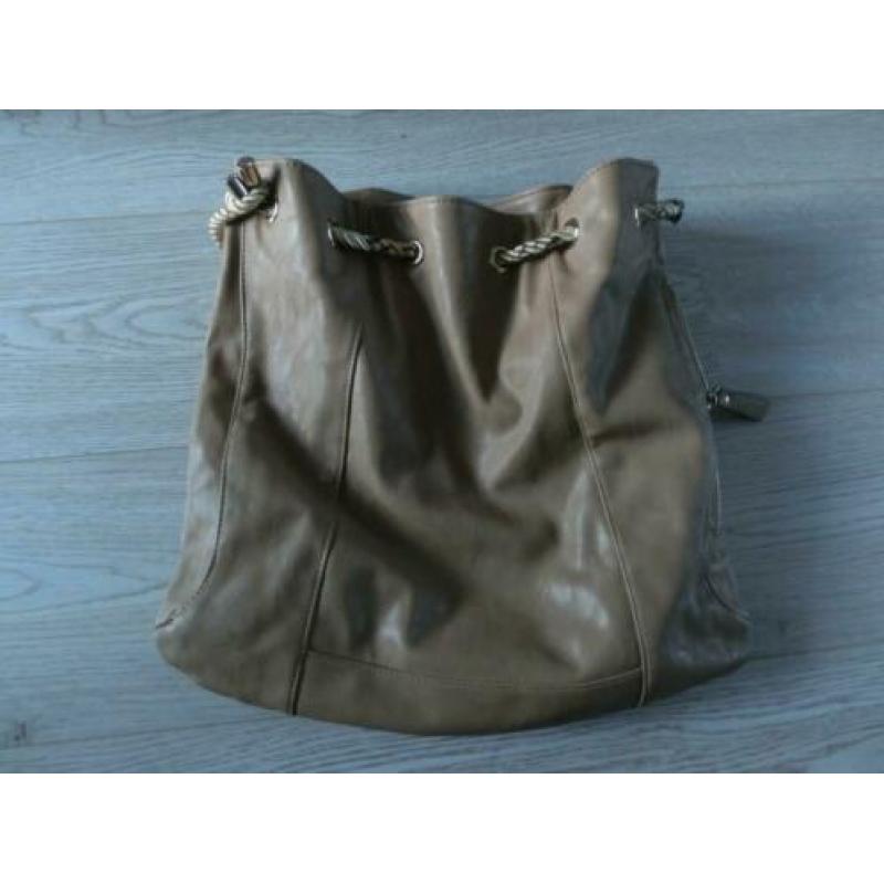 Leuke beige damestas met bijpassende beurs voor 7,50