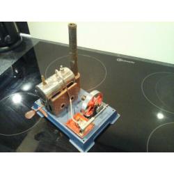 Oude werkende stoommachine Wilesco D5