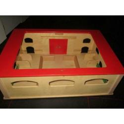 Grote zware houten stal/garage.
