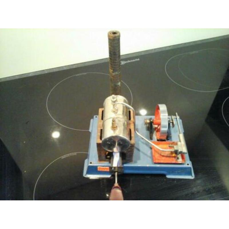 Oude werkende stoommachine Wilesco D5
