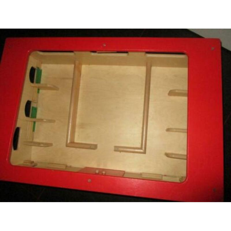 Grote zware houten stal/garage.