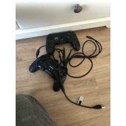 Te koop PlayStation 4 met 5 spellen en 2 controllers