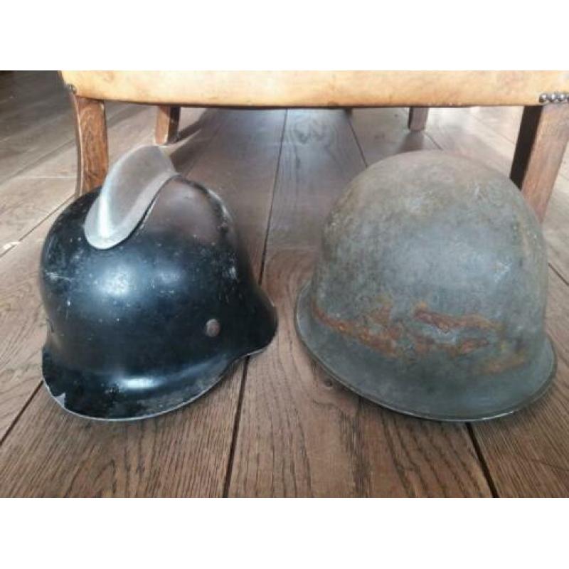 2 oude helmen