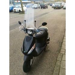 Piaggio zip Bj. 2014 zwart snor