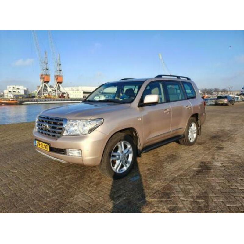 Toyota LAND CRUISER (200 SERIES) V8 4.5 D-4D Autom. 7p