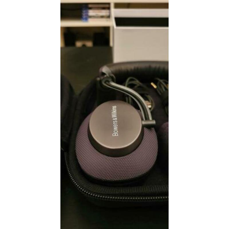 Bowers & Wilkins PX
