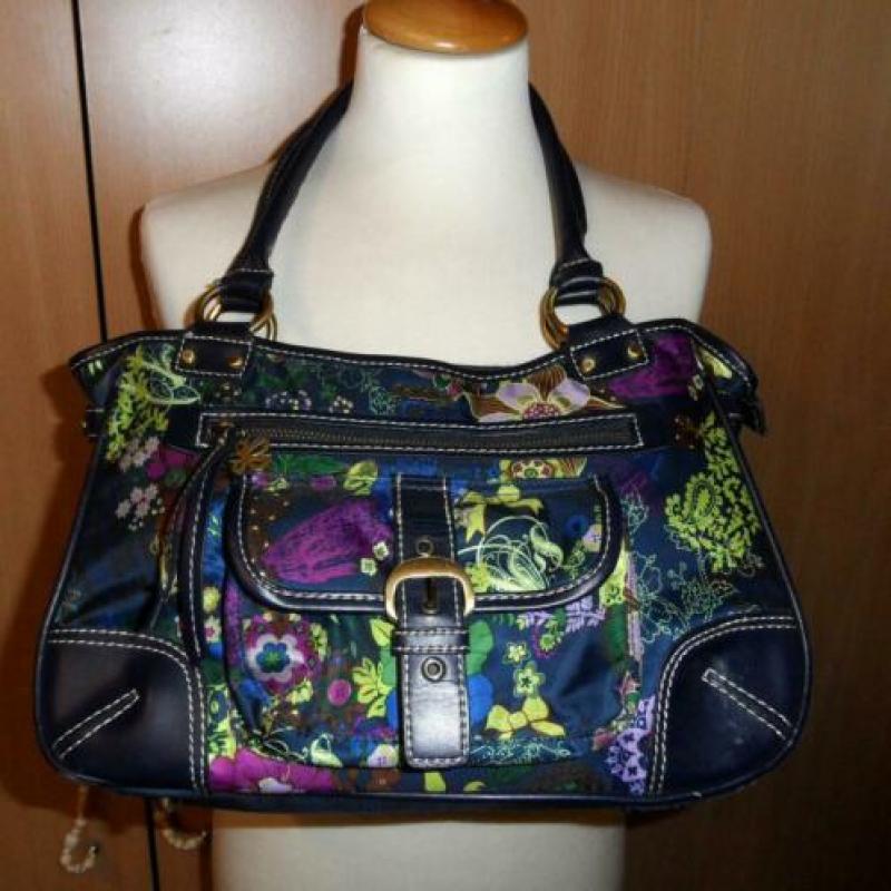 Oililiy Tas