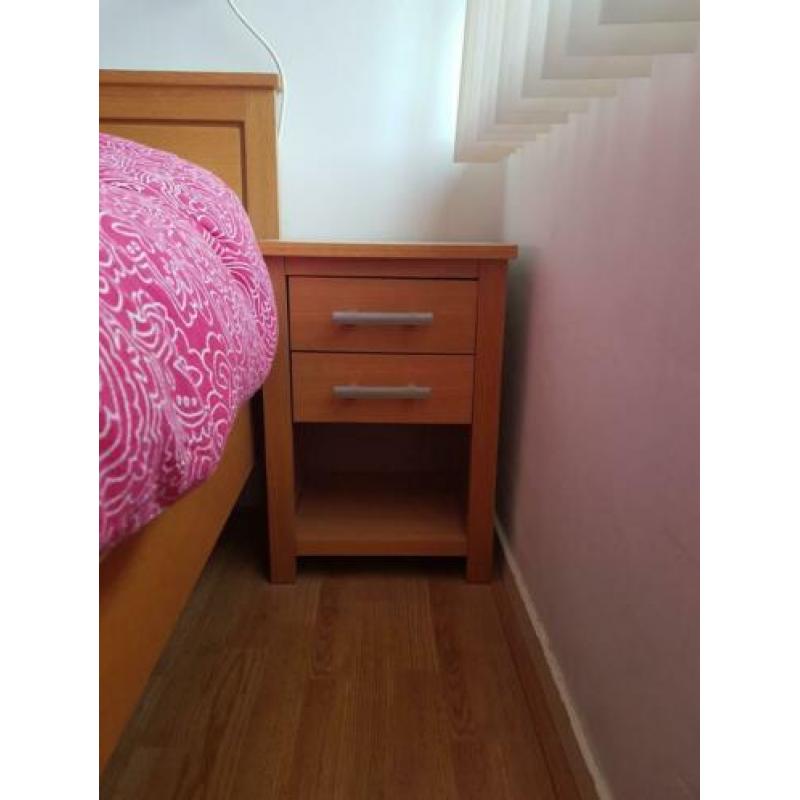 2 persoons bed 140x200 incl nachtkastjes