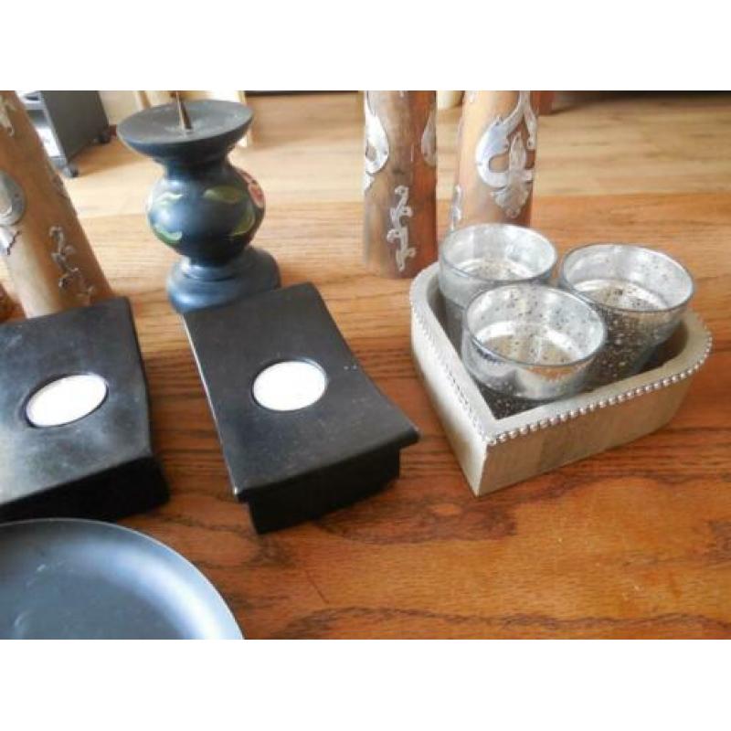 Diverse kandelaars en waxinelichthouders