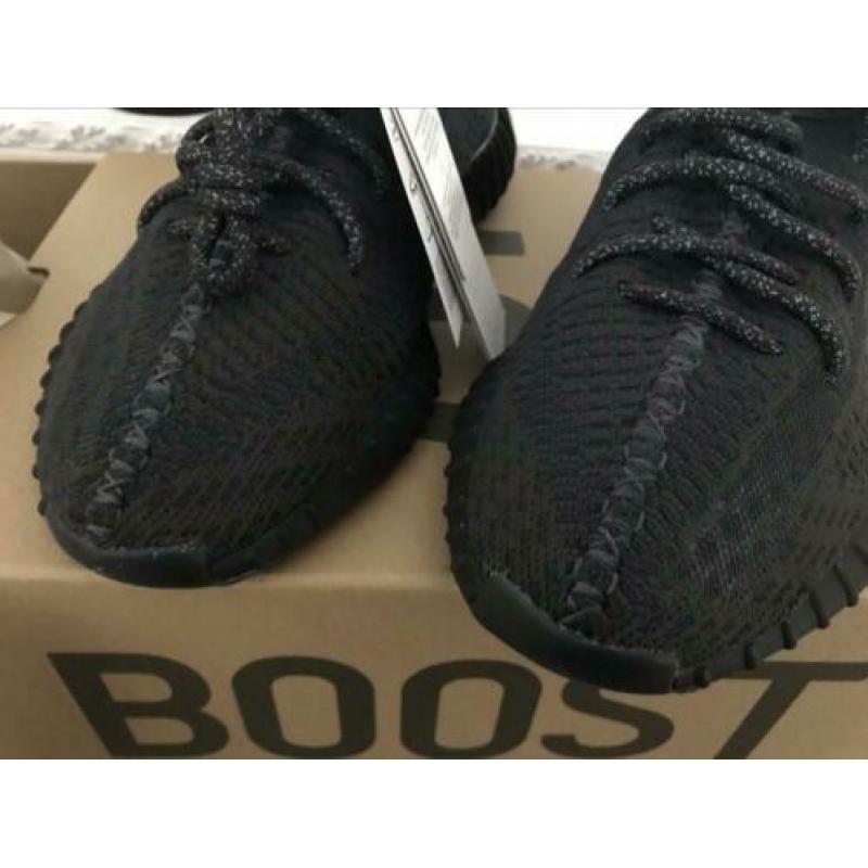 Yeezy Boost 350 V2 Black (NR) EU 39 1/3 (US 6 1/2 - UK 6)