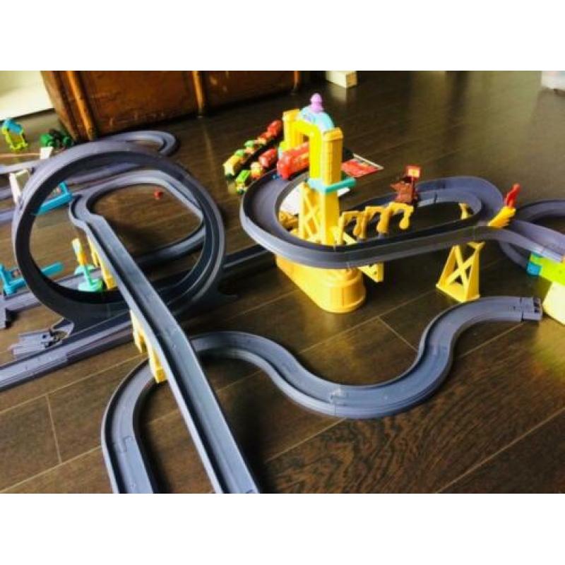 Chuggington baan en heel veel treintjes, met koffer en DVD's