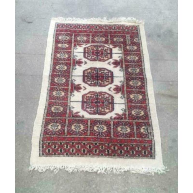 Vintage tapijt rood wit 94 x 61