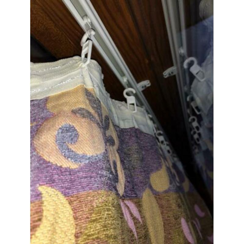 2 window curtains / gordijnen & 1 pillowcase / slopen