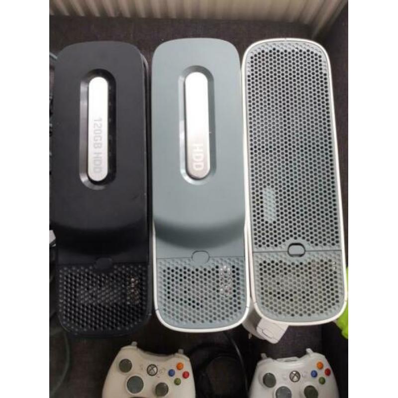 3xbox 360 consoles met een paar games