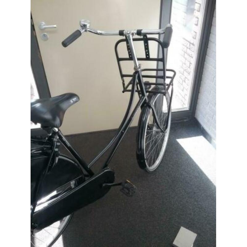 Te koop mooie oma fiets met een transsportrekje licht en slo