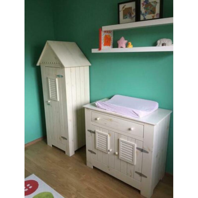 Commode en kast babykamer