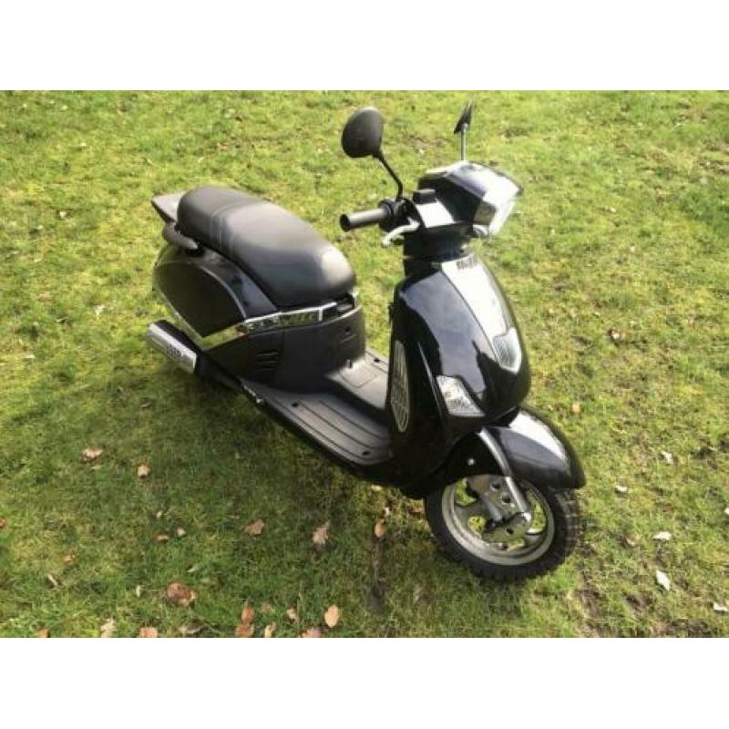 Znen zn50qt-f scooter geel kenteken met top koffer