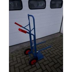 Stoelen steekwagen met rubberen banden. Zo goed als nieuw.