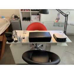 Nagelstyliste tafel