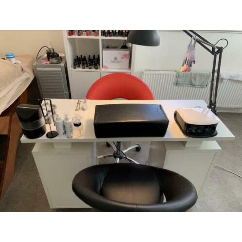 Nagelstyliste tafel