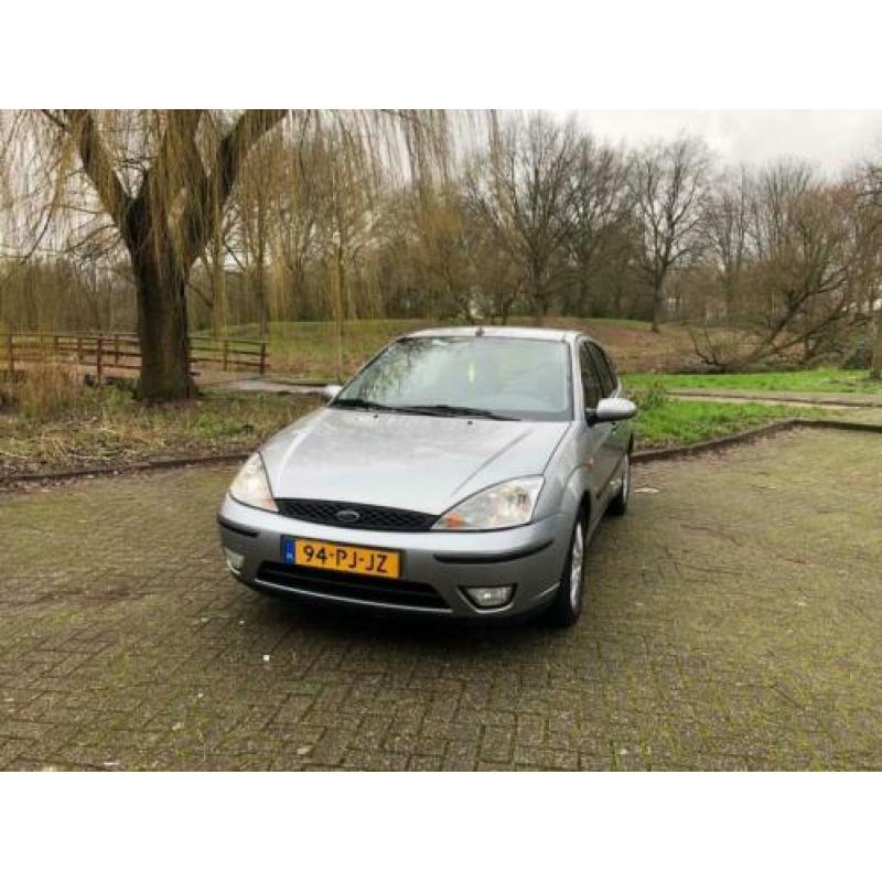 Ford Focus 1.6 I Futura 2004 Grijs.