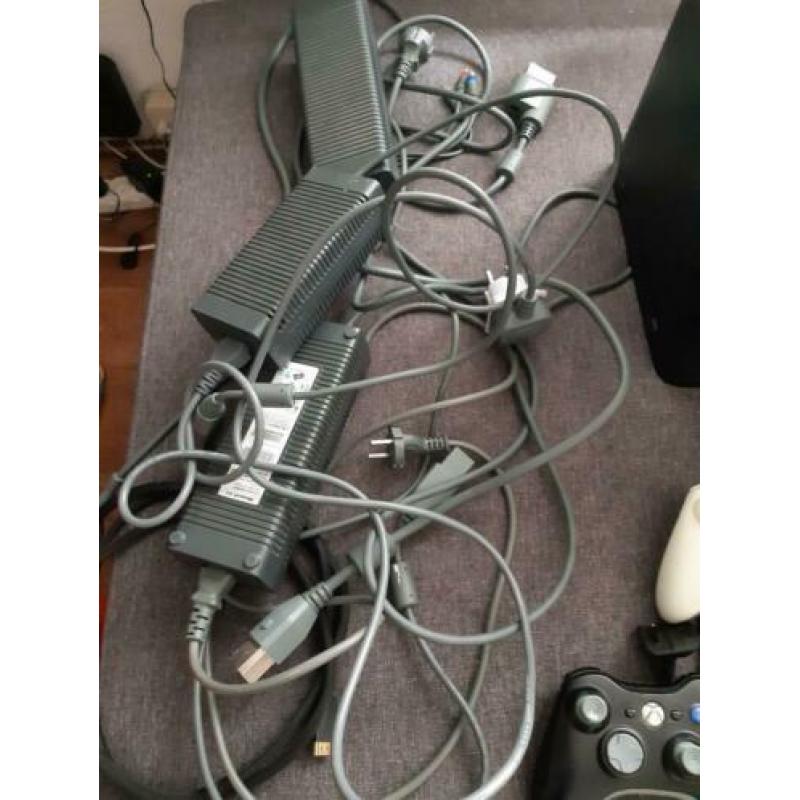 3xbox 360 consoles met een paar games