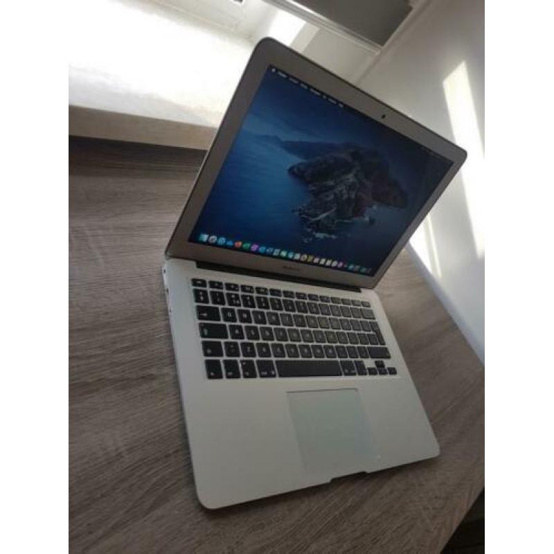 Apple macbook air 13 inch i5 8GB 128GB SSD ZEER NET 2018