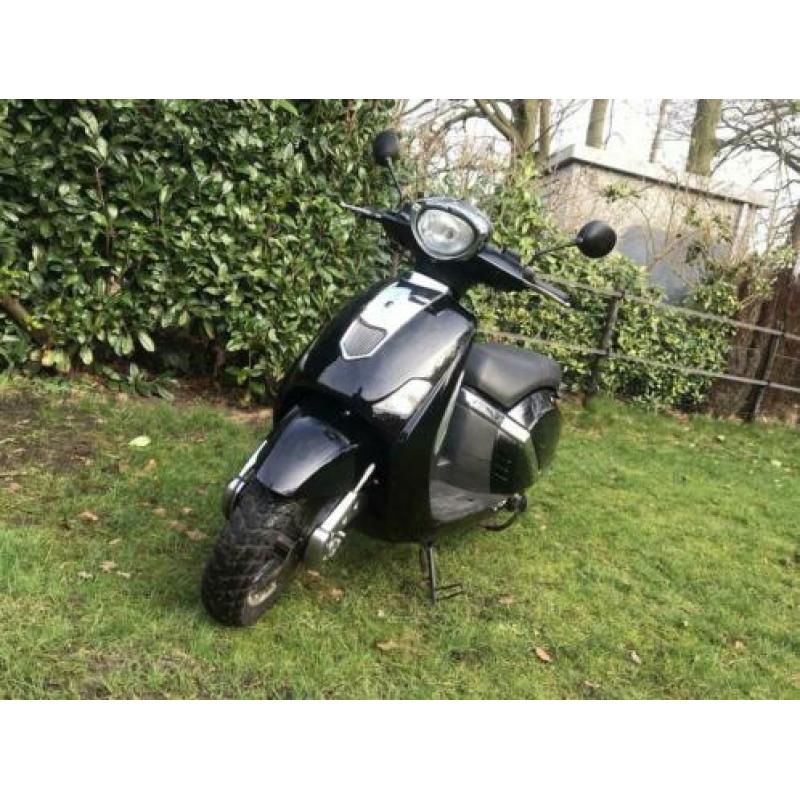 Znen zn50qt-f scooter geel kenteken met top koffer