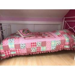 Bed,ledikant, ijzer, wit, siersmeedwerk, evt met lattenbodem