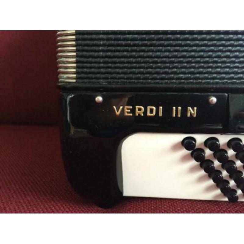 Accordeon Hohner Verdi II . 96 bas .