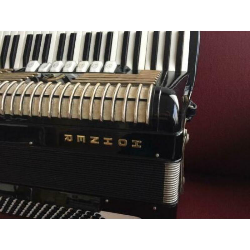 Accordeon Hohner Verdi II . 96 bas .