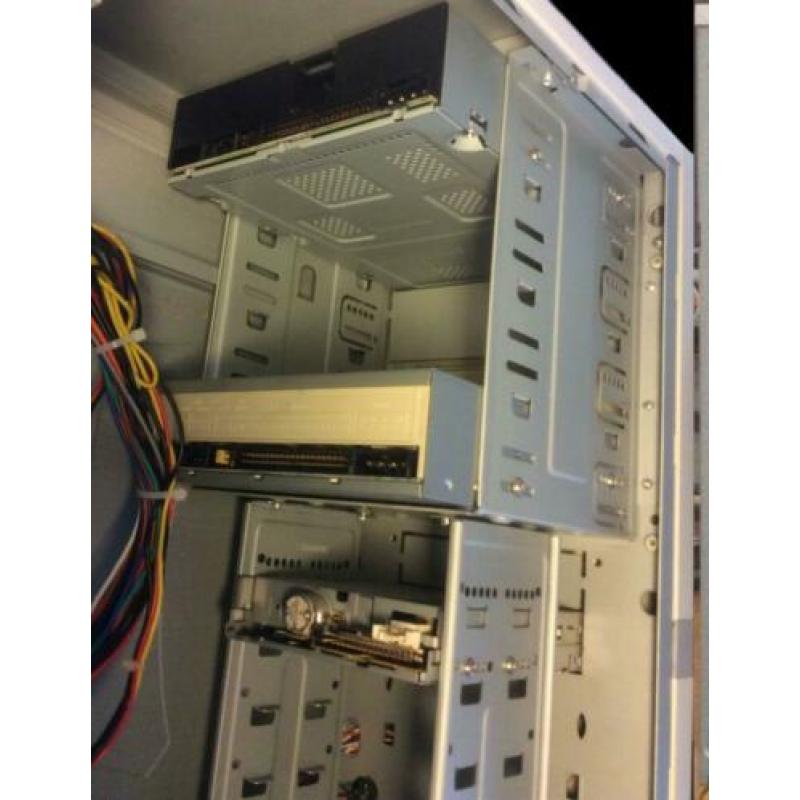 PC behuizing+flooppy+DVD-Rom+DVD -RW+Voeding