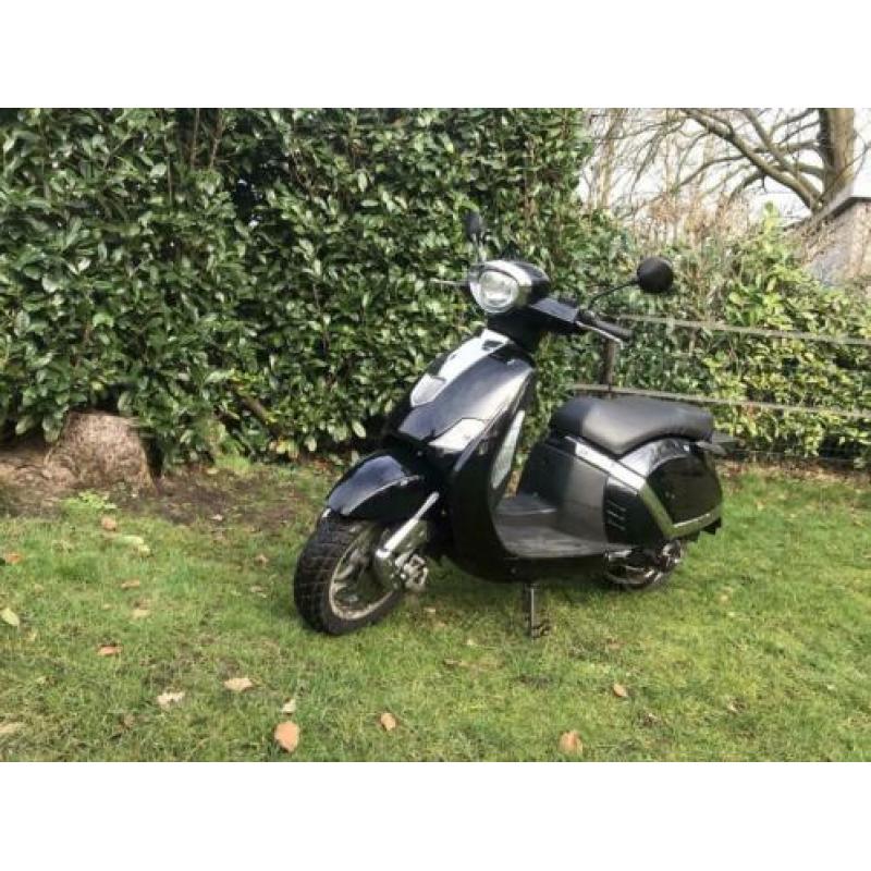 Znen zn50qt-f scooter geel kenteken met top koffer