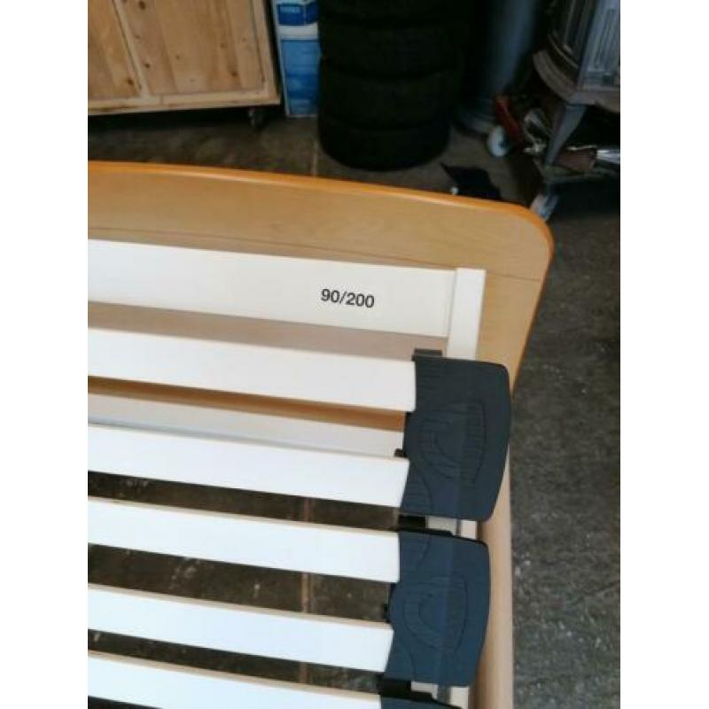 Seniorenbed met electrisch verstelbare lattenbodem. 90 x 200