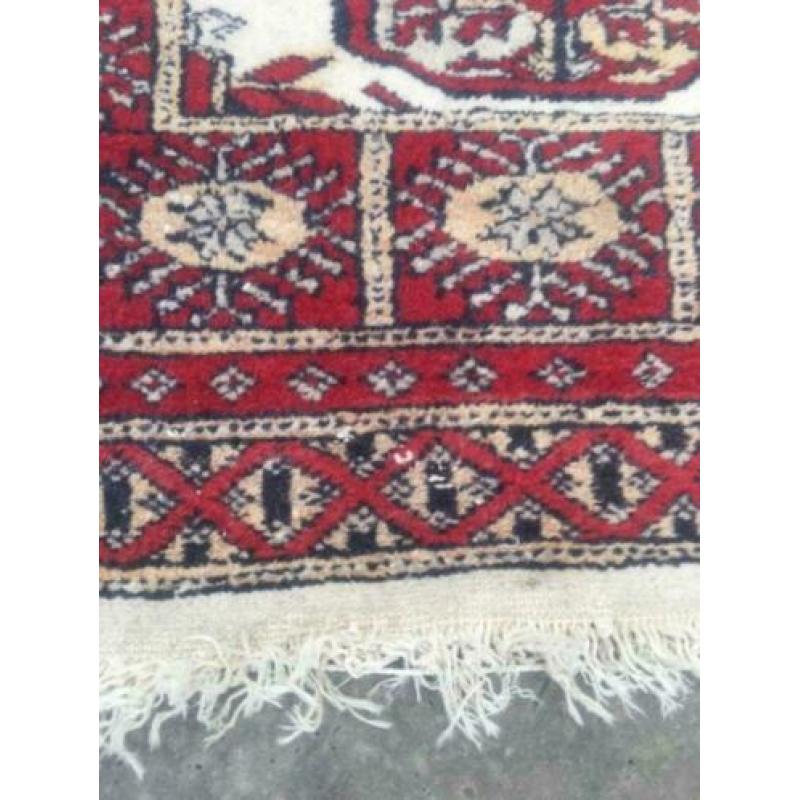 Vintage tapijt rood wit 94 x 61