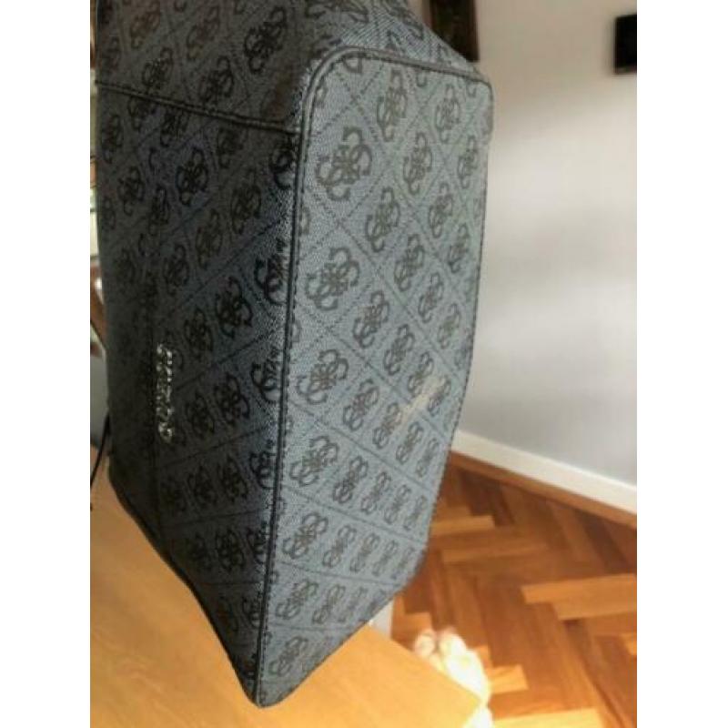 Guess tas