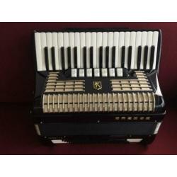 Accordeon Hohner Verdi II . 96 bas .