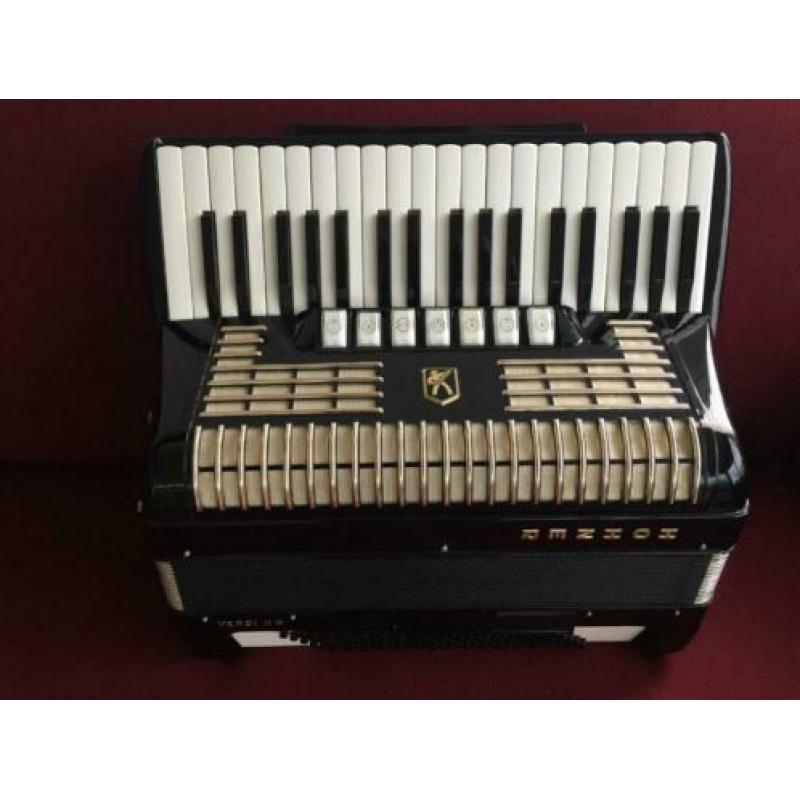 Accordeon Hohner Verdi II . 96 bas .