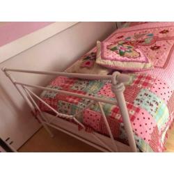 Bed,ledikant, ijzer, wit, siersmeedwerk, evt met lattenbodem