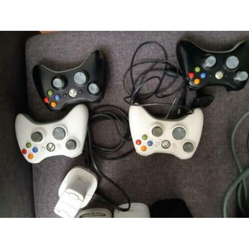 3xbox 360 consoles met een paar games