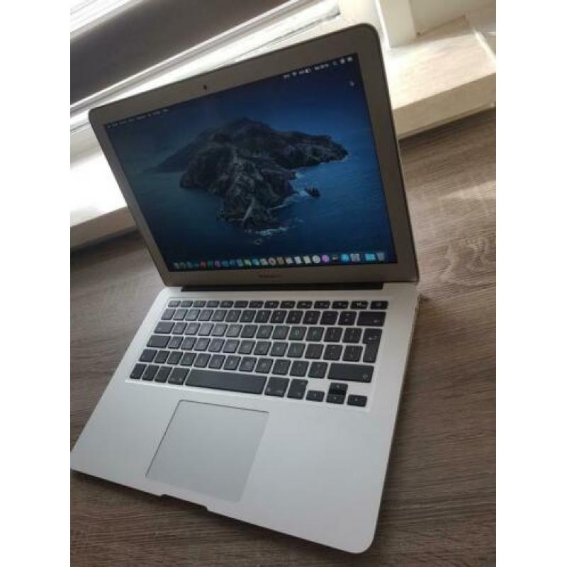 Apple macbook air 13 inch i5 8GB 128GB SSD ZEER NET 2018