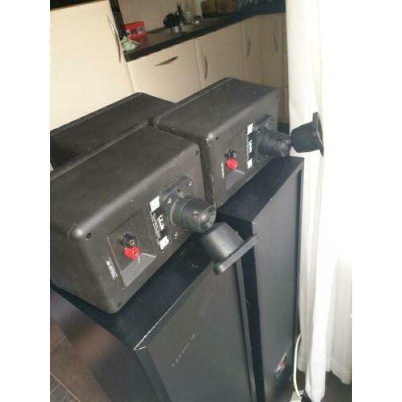 Set boxen surround met 2 boxen met ophangbeugel