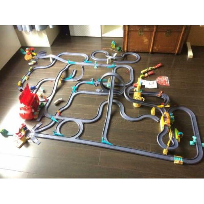 Chuggington baan en heel veel treintjes, met koffer en DVD's