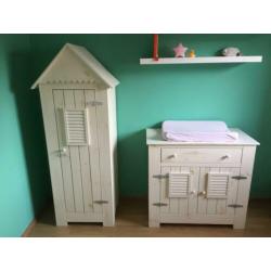 Commode en kast babykamer